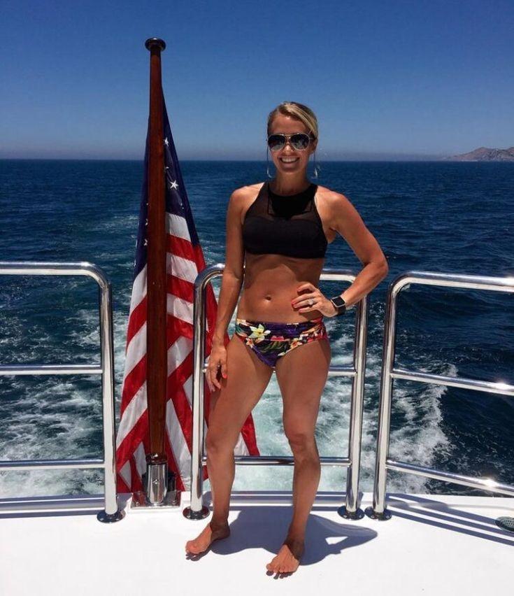 Lainey Wilson bikini