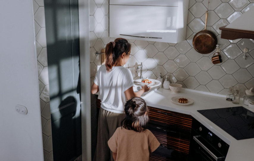 Practical Ways Children Can Help Parents at Home and Build Responsibility